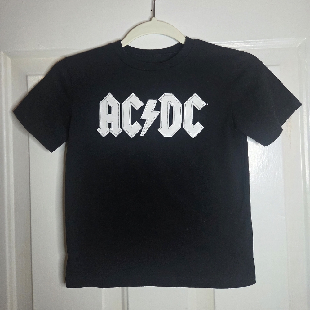 Boy's AC/DC Short Sleeve Black Shirt Size 4 EUC